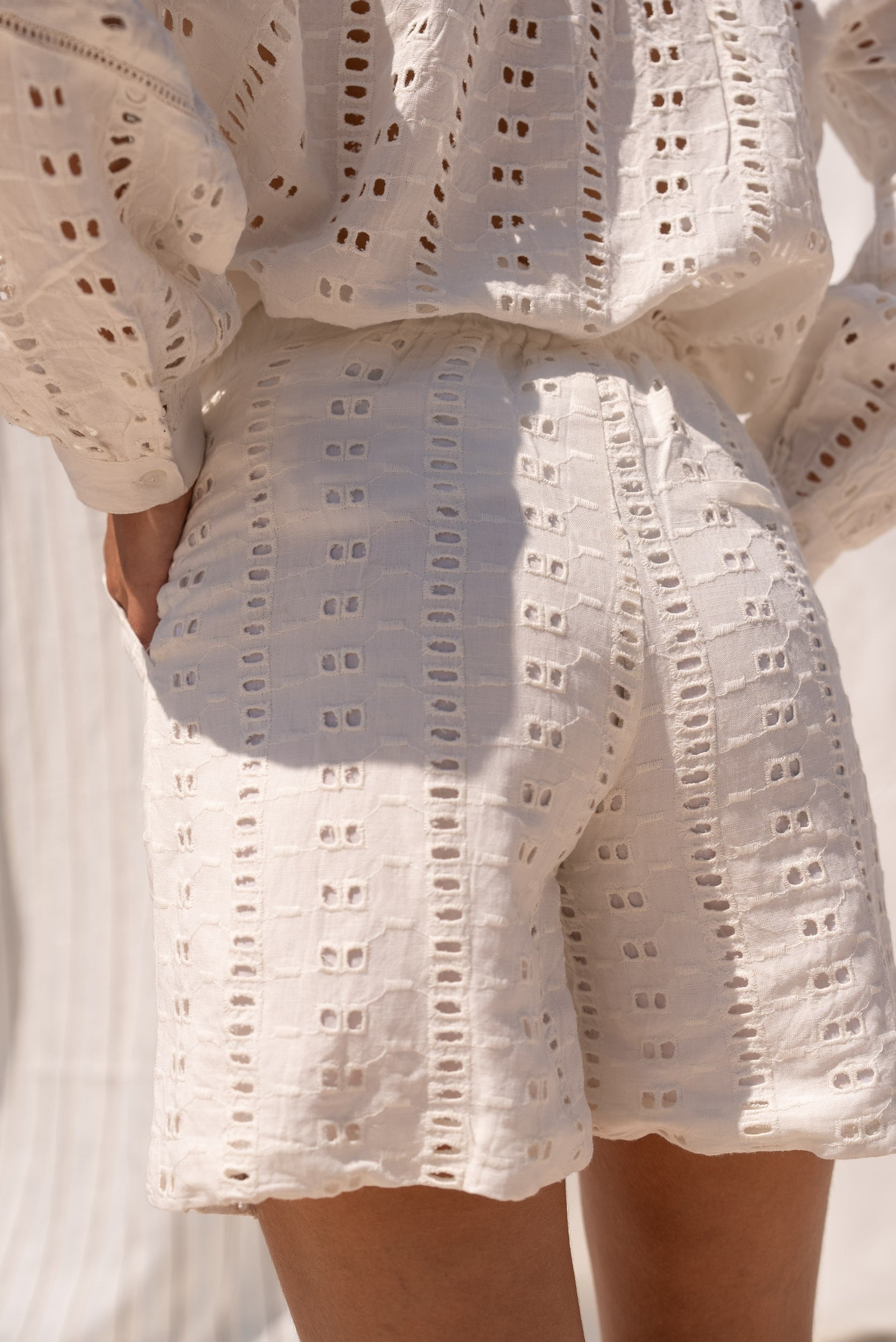 IMBI SHORT white