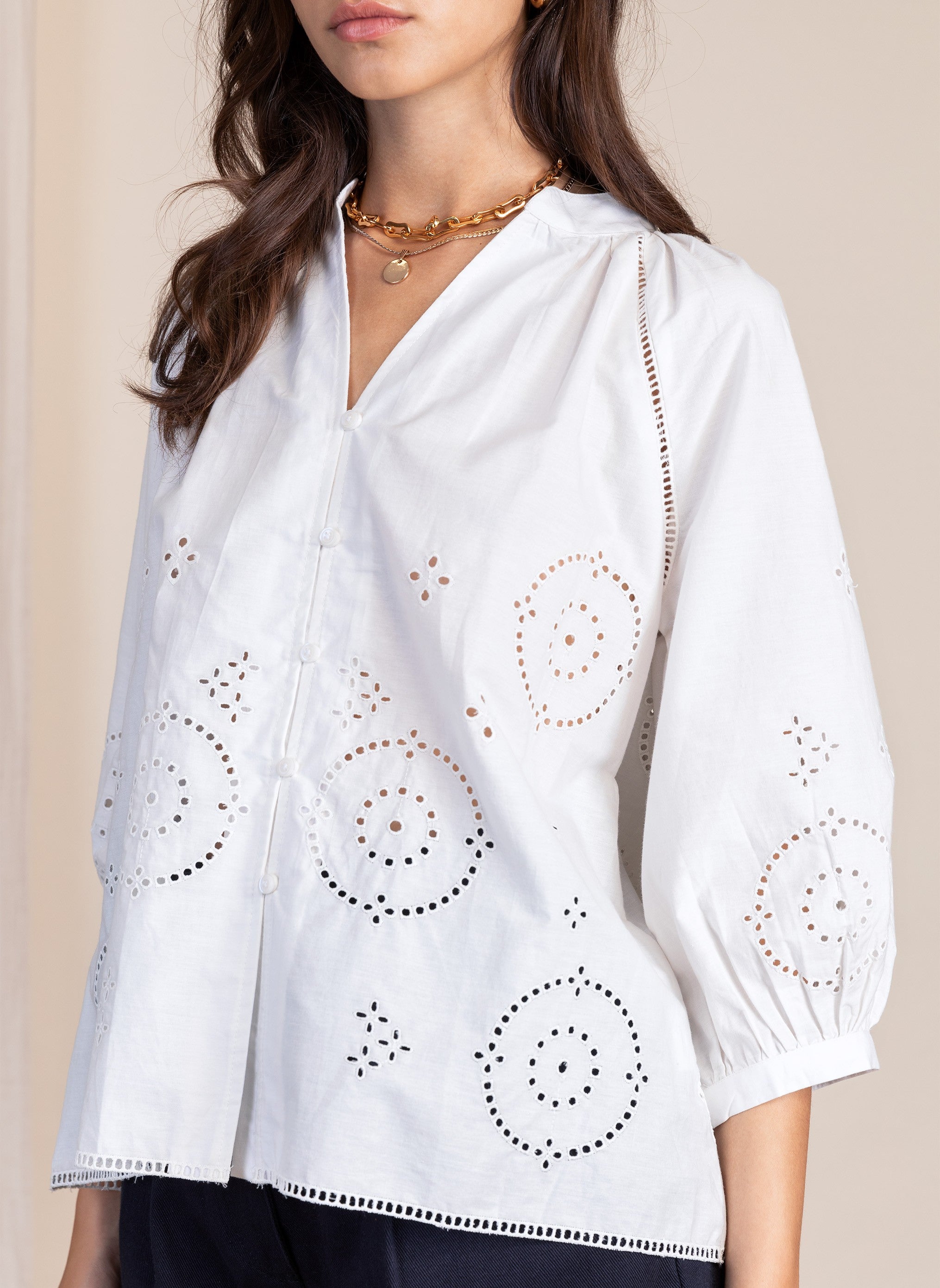 ILUCIA milk SHIRT